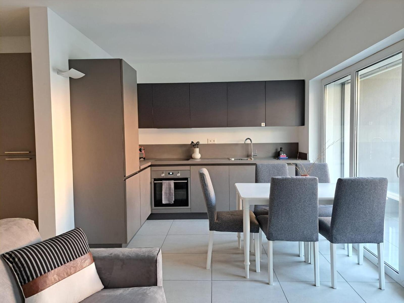 Urban Residence By Quokka 360 - Modern Apartments In ลูกาโน ภายนอก รูปภาพ