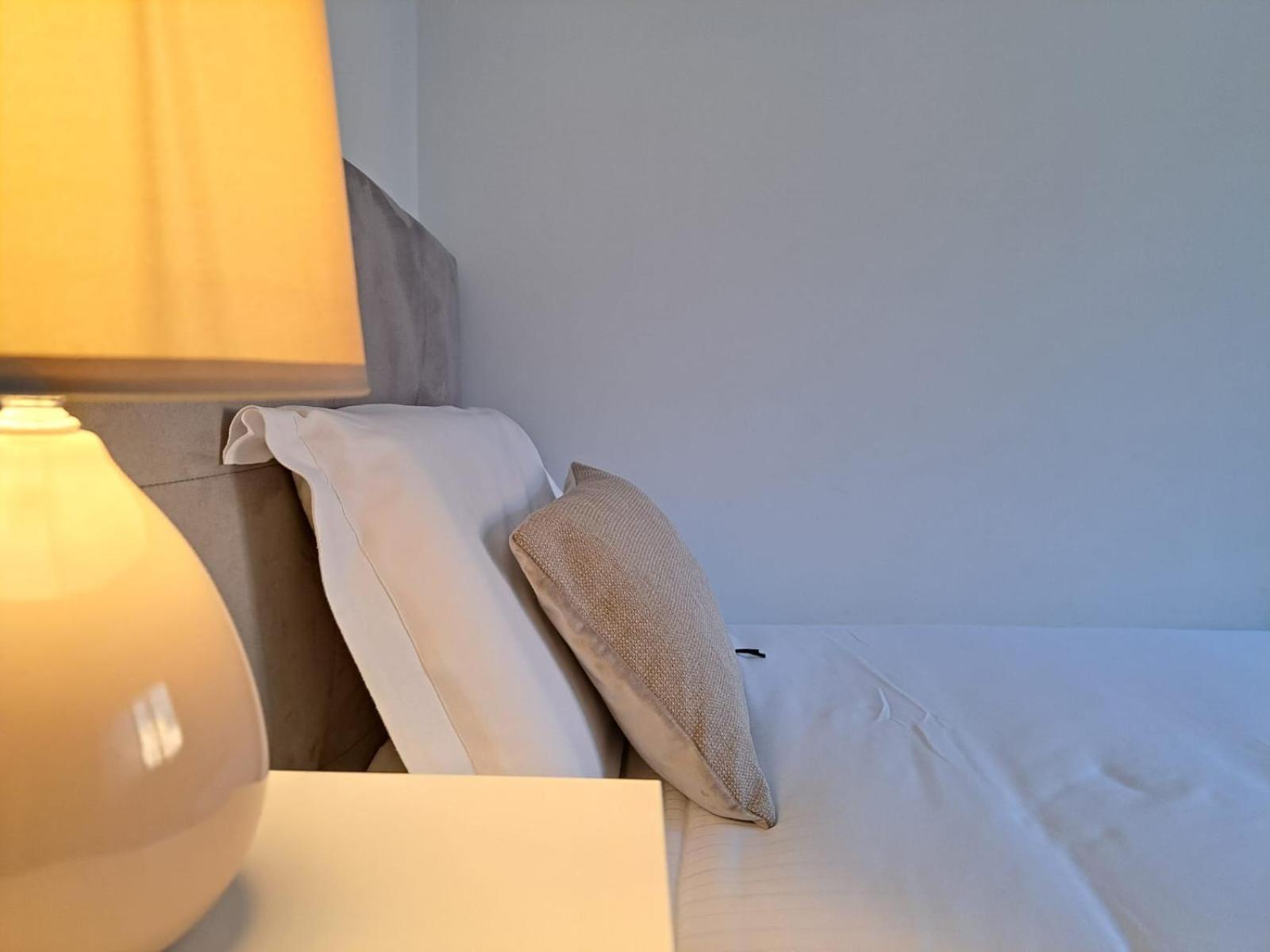 Urban Residence By Quokka 360 - Modern Apartments In ลูกาโน ภายนอก รูปภาพ