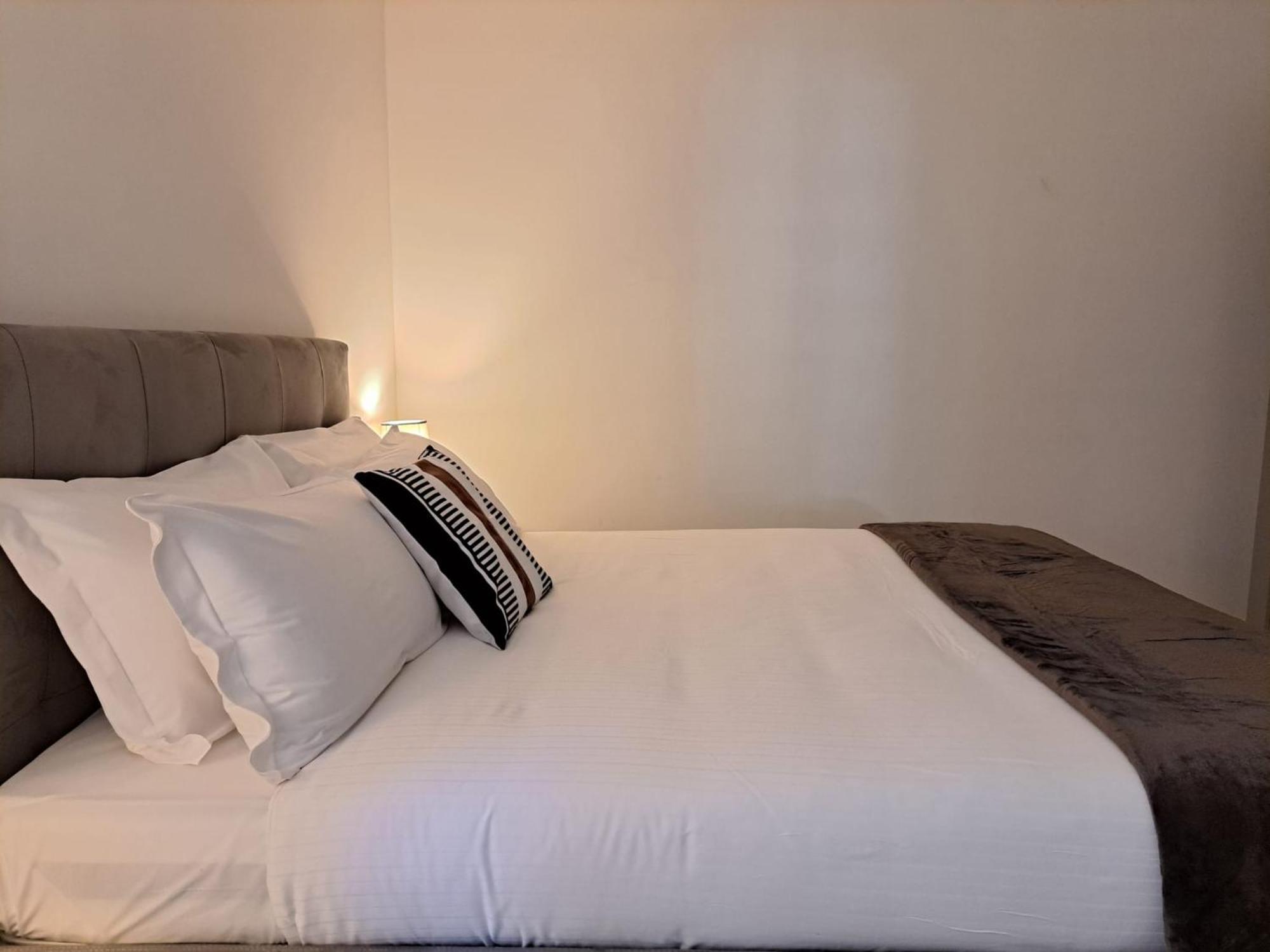 Urban Residence By Quokka 360 - Modern Apartments In ลูกาโน ภายนอก รูปภาพ